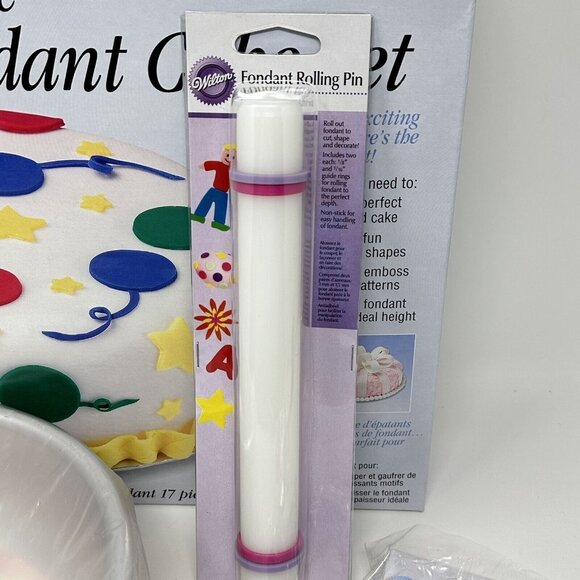 Wilton Fondant Cake Decorating Set 17 Pc Flower Star Round Shape Cutters - Picture 11 of 13